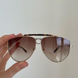 Like new ferragamo women’s sunglasses